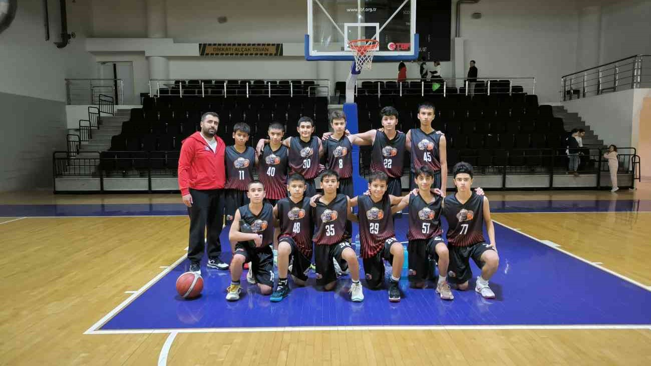 Anadolubeyi Spor Kulübü - Oran - Ankara Spor Salonu -
5